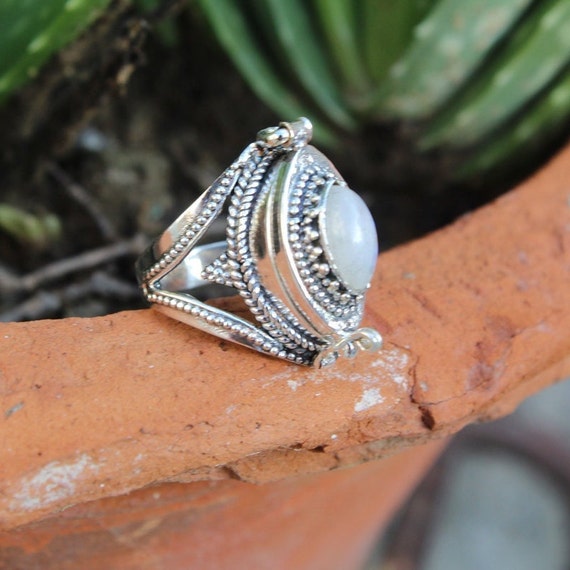 Moonstone poison ring deals