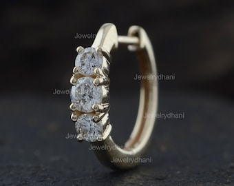 Pendientes de aro pequeños de oro amarillo de 14 quilates con diamantes, hechos a mano.