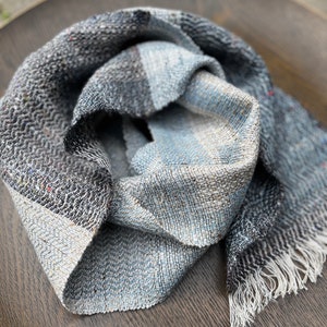 Handgeweven luxe zijde, gemerceriseerd katoen, linnen en gerecyclede wol kleine sjaal zomersjaal ecru, bruin, blauw afbeelding 5