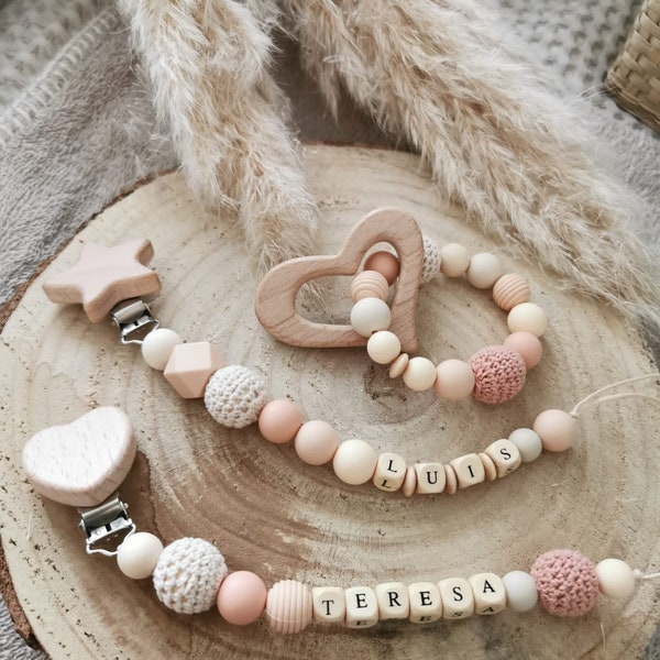 Schnullerkette Greifling beige boho personalisiert Herz Stern aus Häkelperlen Holz als Geschenk zur Taufe Babyparty oder Geburt