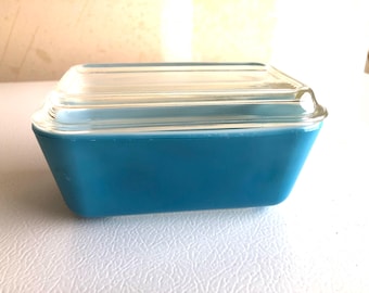 Vintage Pyrex Turquoise Blue 502B Refrigerator Dish with Ribbed Lid 502C 1947 1958 Milk Glass