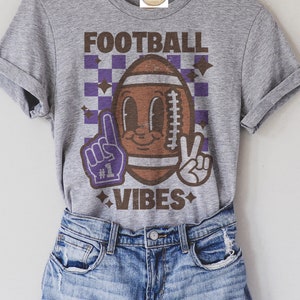 Retro Football vibes purple football mom/ football shirt/ sports mom T-shirt/ football T-shirt/ Heather gray