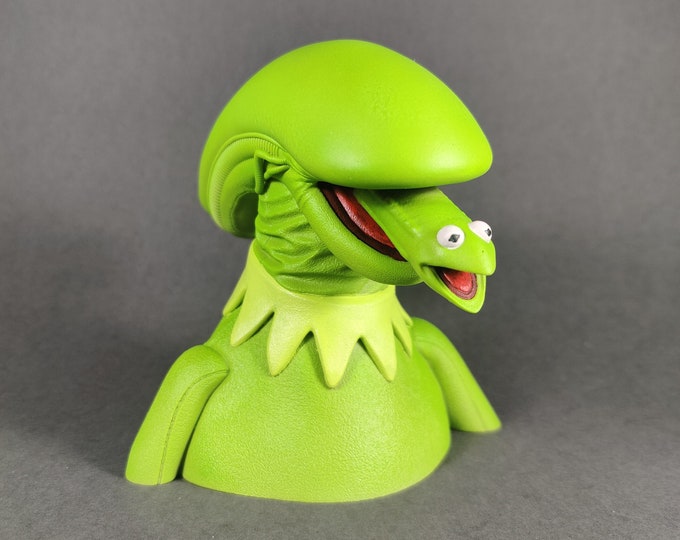 Xenomorph - Kermit Crossover Resin Model Figurine | Alien Muppets Sesame Street Horror