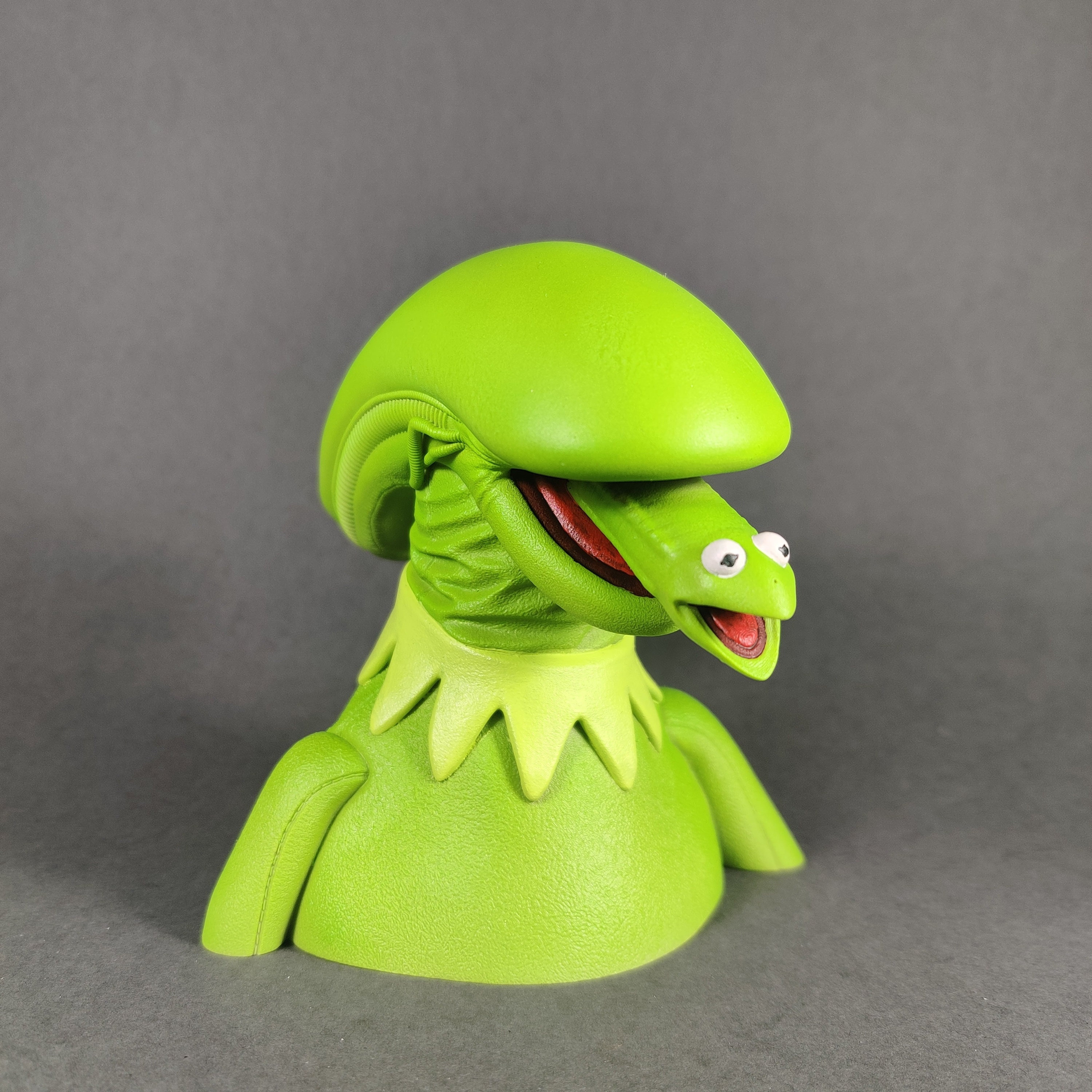 Xenomorph Kermit Fusion Figurine: Xenofrog - Handmade Horror