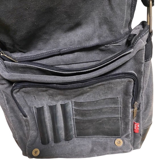 Amazon.com: Diesel New Generation Travis Messenger,Pewter