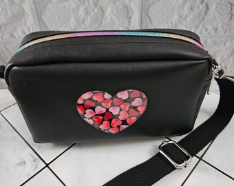 Sac à main noir avec coeurs roses pour la Saint-Valentin, cadeau de Saint-Valentin pour elle, sac d'amour élégant, sac à main sur le thème de l'amour, sac de Saint-Valentin, sac rose