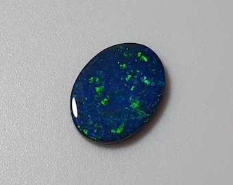 Hellgrüne australische Opal Doublette