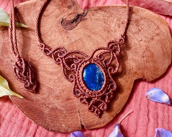 Collier macramé bohème - bijou plastron artisanal lapis lazuli - amoureux de la nature et du fait main