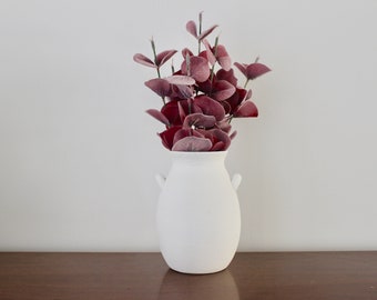 Petit vase blanc peint à la main avec poignées - recyclé et texturé, parfait pour les fleurs séchées et la pampa