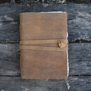 Diario in pelle, quaderno vintage, diario personalizzato, diario di viaggio, diario regalo, album da disegno, carta antica fatta a mano con bordo frastagliato,