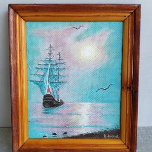 Pintura a óleo de paisagem marinha vintage. Uma pequena pintura de um artista ucraniano em tons de azul e azul, mar, navio, lua, noite.