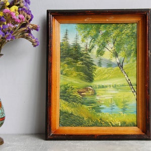 Pintura al óleo vintage. Cuadro enmarcado sobre cartón en tonos verdes, tamaño mediano, paisaje, bosque verde, pintado a mano.
