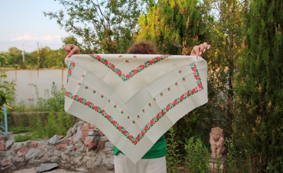 Vintage Ukrainian white shawl flower print woolen… - image 6