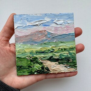 Pintura al óleo original Paisaje de campos verdes Arte de las montañas de Colorado Pintura 3D pequeña de 4 por 4 pulgadas