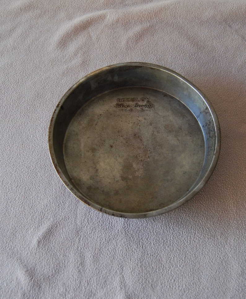 Vintage Ekcoloy Silver Beauty Cake Pan, T95, 8 Inch Cake Pan, Bakeware