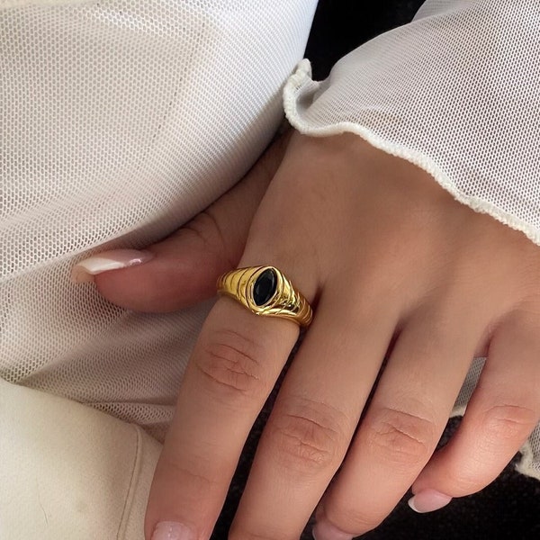 14K gold black stone ring, gemstone signet ring, dainty gold pinky ring, onyx ring, bezel signet ring