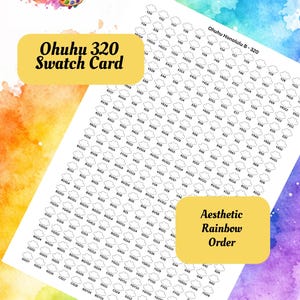 Peut inclure: Une carte d'échantillons pour les marqueurs Ohuhu 320, avec une grille d'échantillons de couleurs et de codes. La carte comprend le texte "Ohuhu 320 Swatch Card" et "Aesthetic Rainbow Order". Le fond présente des éclaboussures de peinture à l'aquarelle.