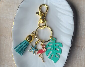 Portachiavi con ciondolo a forma di fenicottero: stella marina da spiaggia e nappa di foglia di palma