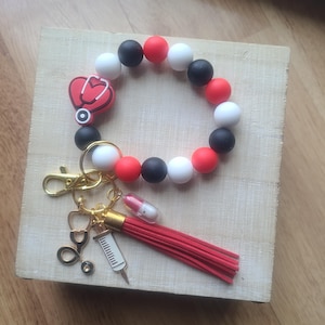 Llavero de pulsera - Pulsera con cuentas de silicona - Llavero de pulsera - Pulsera de enfermera - Pulsera con estetoscopio - Pulsera médica - Amuleto de enfermera