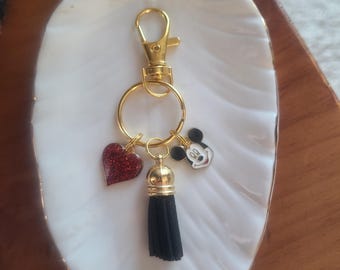 Mickey Mouse-sleutelhanger: gouden bedel met rood hart en kwastje