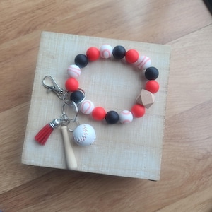 Llavero de pulsera de béisbol - Pulsera de cuentas de silicona - Llavero de pulsera - Pulsera de béisbol - Pulsera de mamá de béisbol - Pulsera tipo brazalete -