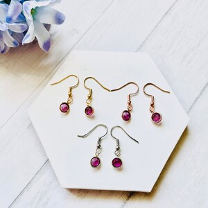 Boucles d’oreilles en cristal de février, Cristal d’améthyste, Pierre de naissance de février, Boucles d’oreilles en cristal, Boucles d’oreilles