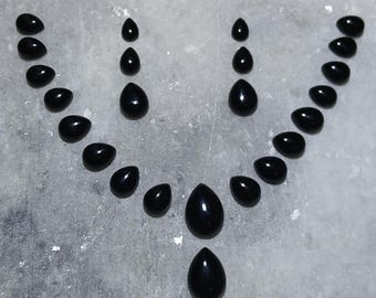 Lote de cabujones de ónix negro natural en forma de pera: piedras preciosas sueltas para la fabricación de joyas.