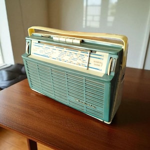 1960s Radiola Radio Repurposed as a Bluetooth Speaker