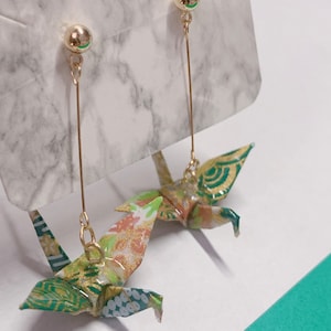 Più opzioni di colore! Orecchini di carta a forma di gru, fatti a mano, con motivo giapponese, origami di carta, simbolo della fortuna della gru, capodanno cinese.
