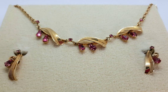 Vintage Amco Jewels Bright Pink Rhinestone Screw … - image 1