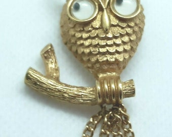 Vintage Avon gold tone fabulous brooch pin googly eyed owl signed AVON Super Sweet Animal Piece