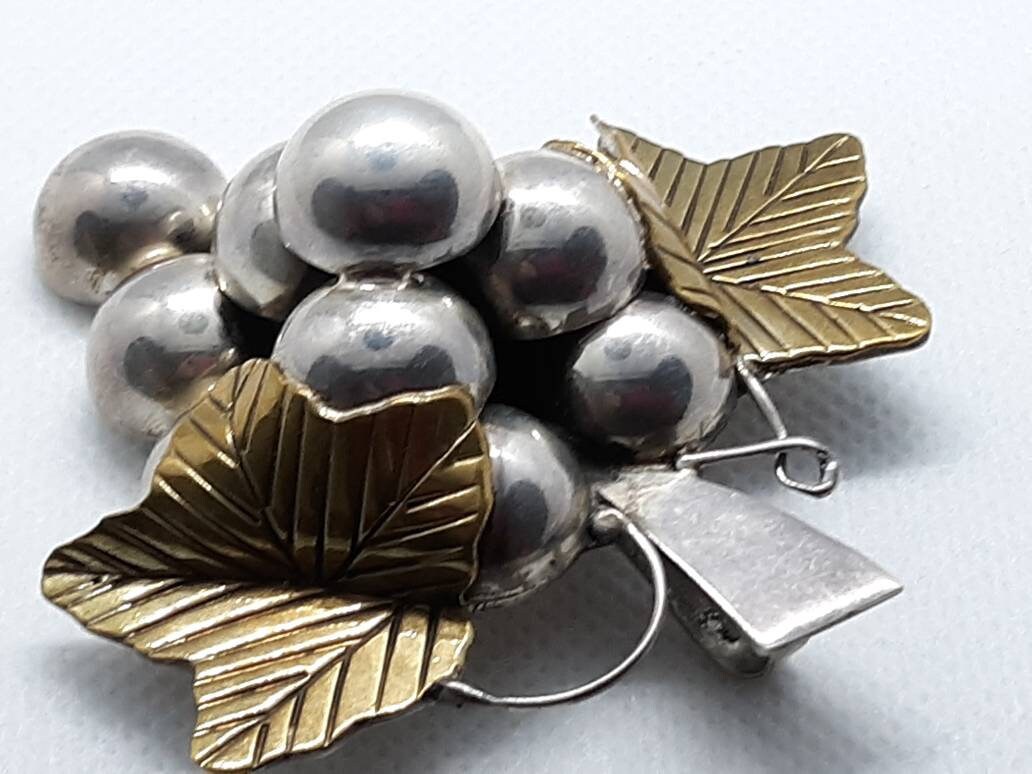 Vintage Sterling Silver 925 Two Tone Grape Bunch Brooch Pin 