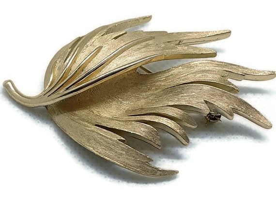 Vintage signed TRIFARI Brushed gold leaf brooch p… - image 1