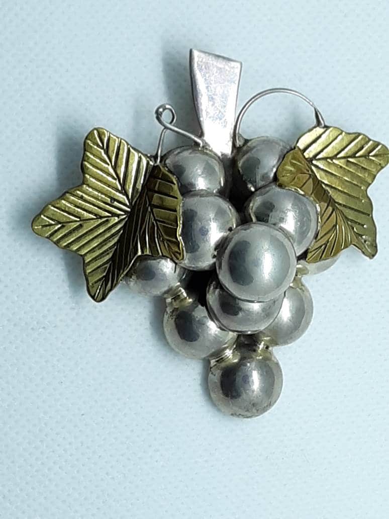Vintage Sterling Silver 925 Two Tone Grape Bunch Brooch Pin 