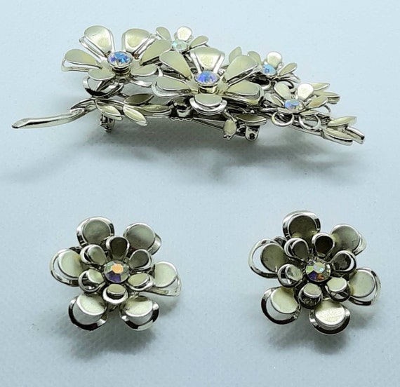 Vintage Coro designer signed Flower Brooch w/clip… - image 2