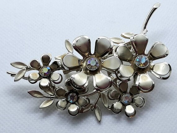 Vintage Coro designer signed Flower Brooch w/clip… - image 3