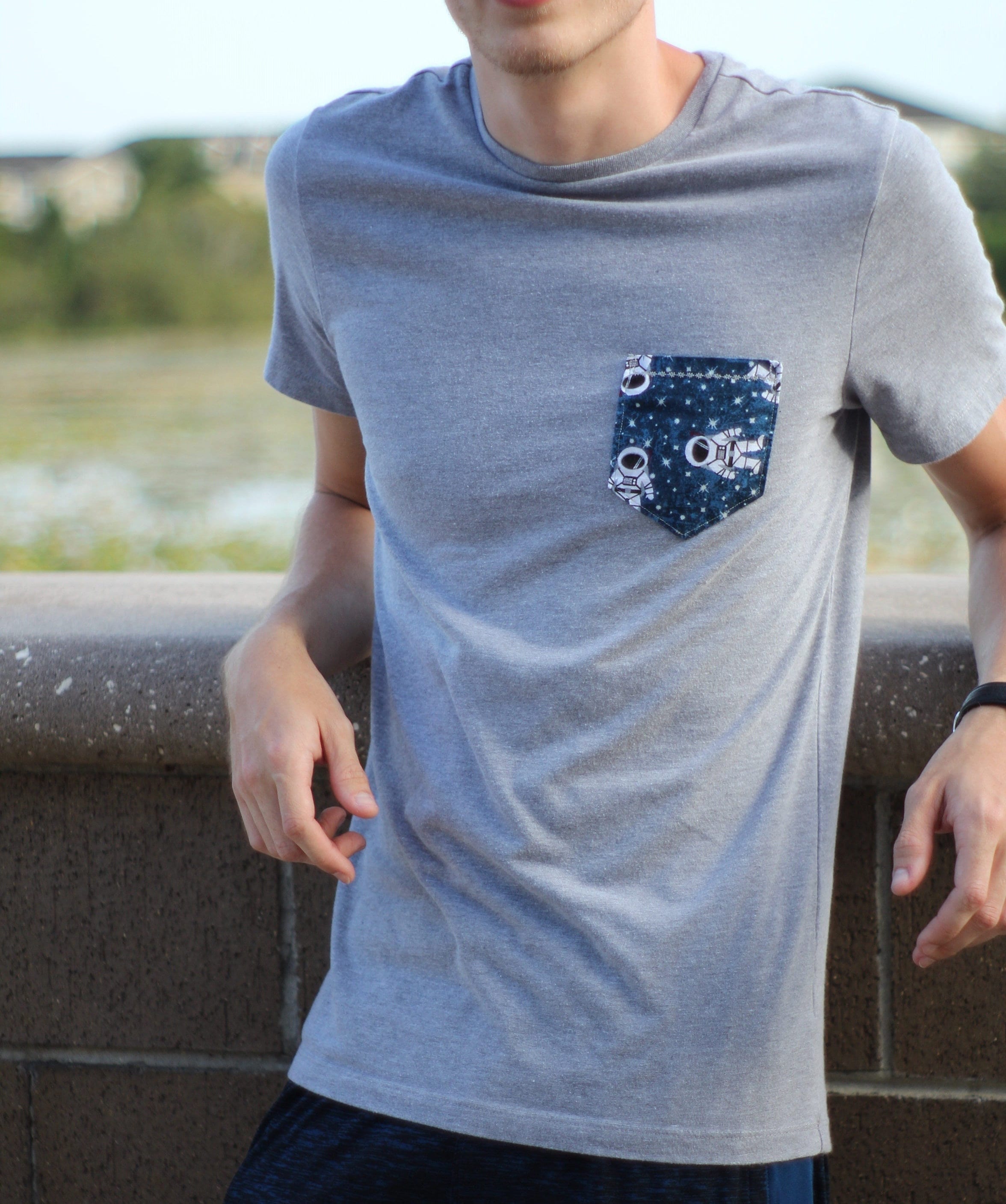 logo pocket tee