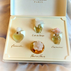 Rare. Ancien. Objets de collection. Nina ricci. Ensemble de miniatures.