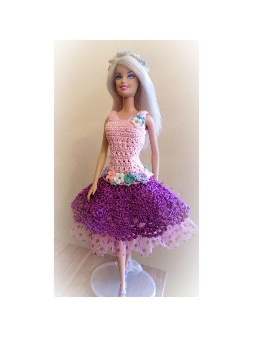 Barbie Crochet Miniaturas Artesanato e Coisas Mais de Tudo Um Pouco e Muito  M…  Vêtements de poupée en crochet, Vêtements barbie crochet, Robe de  poupée au crochet
