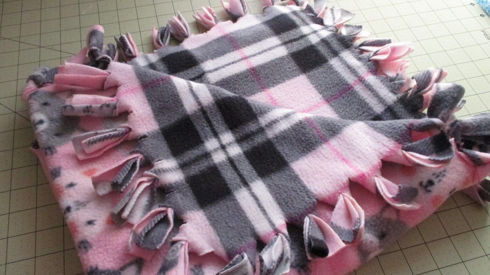 Fleece Pet Blanket PDF SEWING PATTERN, Digital Download, How to Make a