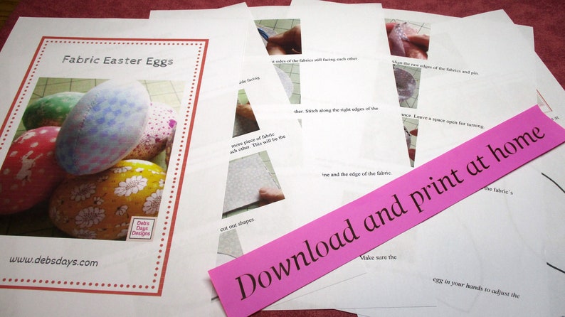 Puede incluir: Una hoja de instrucciones imprimible para hacer huevos de Pascua de tela. La hoja incluye una foto de huevos de tela terminados e instrucciones para cortar, coser y dar la vuelta a la tela. El texto de la hoja dice "Fabric Easter Eggs" y "Download and print at home".