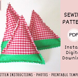 May include: Sewing pattern PDF for a red and green gingham triangle pillow. Instant digital download. Written instructions, photos, and a printable template are included.