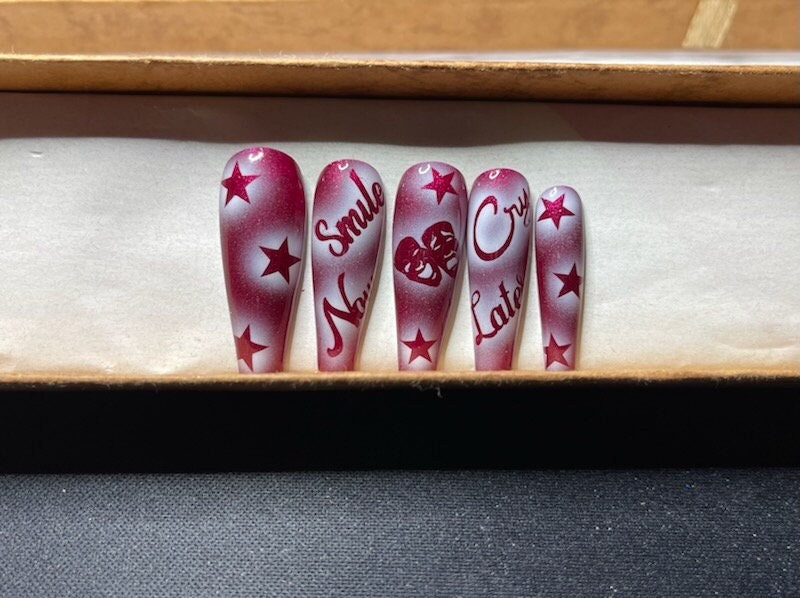 chola nails designs