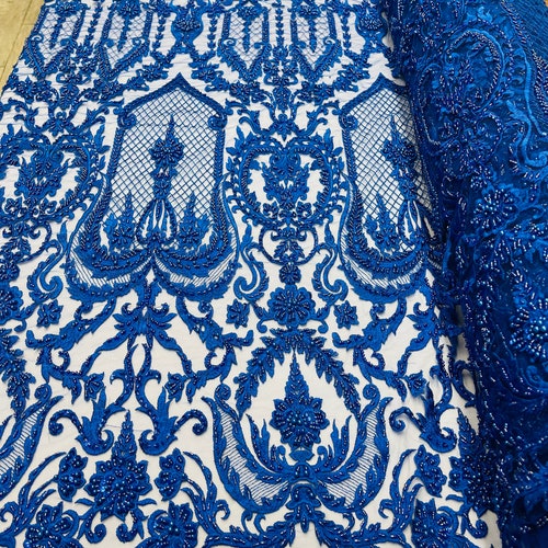 Tissu perlé bleu royal, résille florale brodée, le mètre