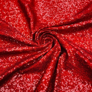 Puede incluir: Tela de lentejuelas roja con un patrón de espiral. Las lentejuelas son pequeñas y están muy juntas, creando un efecto brillante.