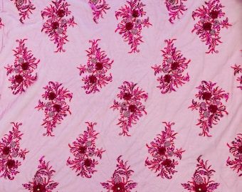 Magenta Perlen 3D Blumenmuster Stickerei mit Perlen / Strass auf einem Netz | Pailletten Mesh 3D Blumen Bekleidung-Mode-Prom Bulk-Lager