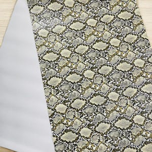 Ivoor vinyl met python-slangen reliëf: kunstleer bekledingsstof
