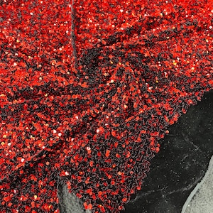 Tecido de lantejoulas vermelhas: veludo elástico preto, lantejoulas de 5 mm - por metro