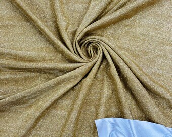 Könnte beinhalten: Nahaufnahme eines goldenen, glitzernden Stoffes mit einem hellblauen Stoff darunter. Der goldene Stoff ist spiralförmig gefaltet.
