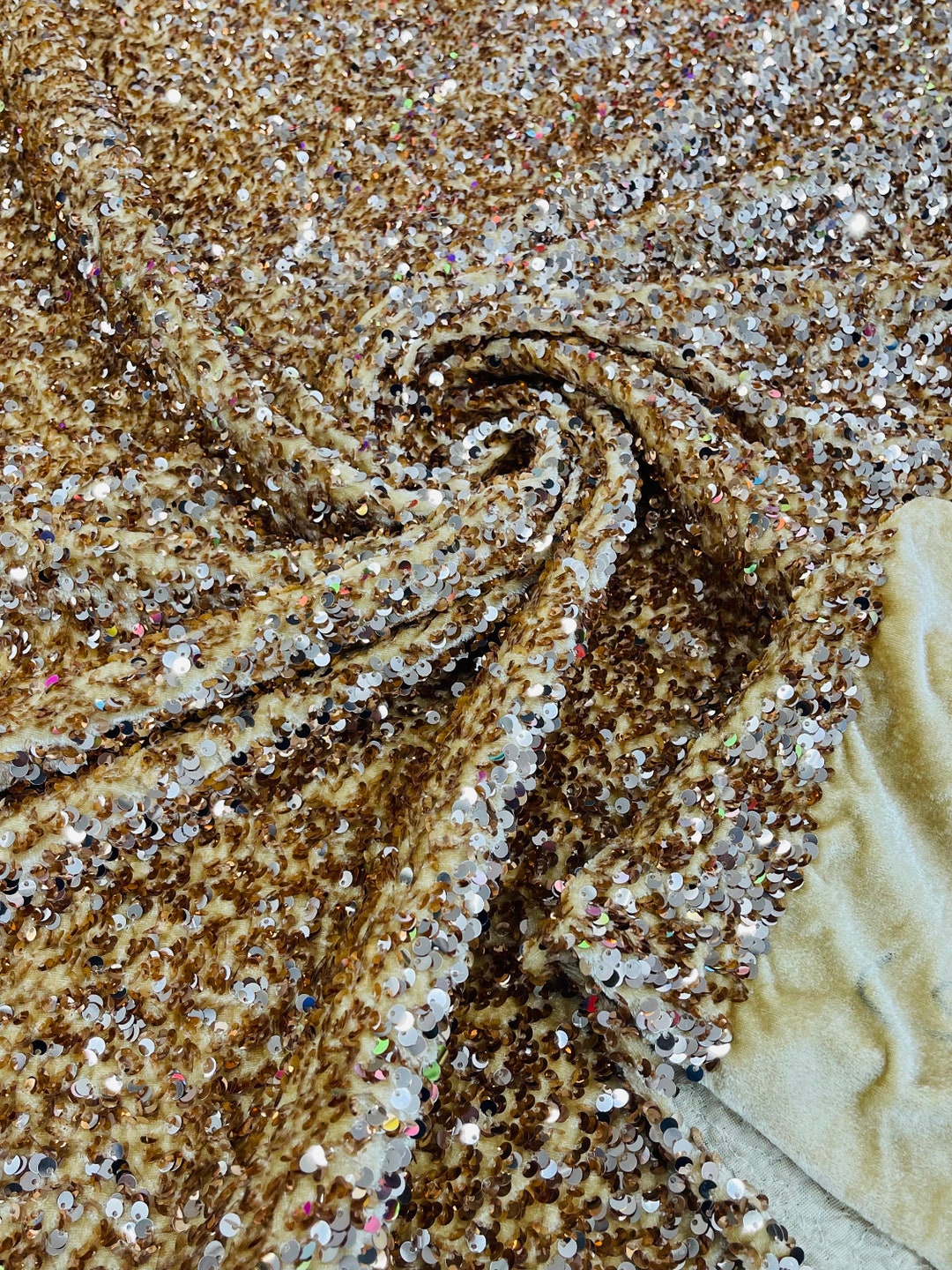 Shiny 5mm Sequin On A 2 Way Stretch Velvet (1 Yard, Silver/Black) main image 0